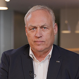 Porträt Prof. Dr. Bernd Kladny