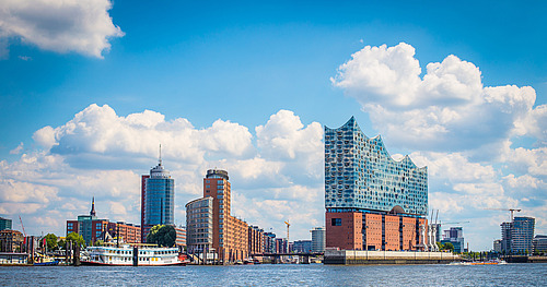 Blick auf Hamburg und die Elbphilharmonie