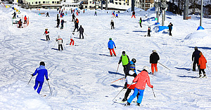 Volle Skipiste, Ski mit vielen Menschen